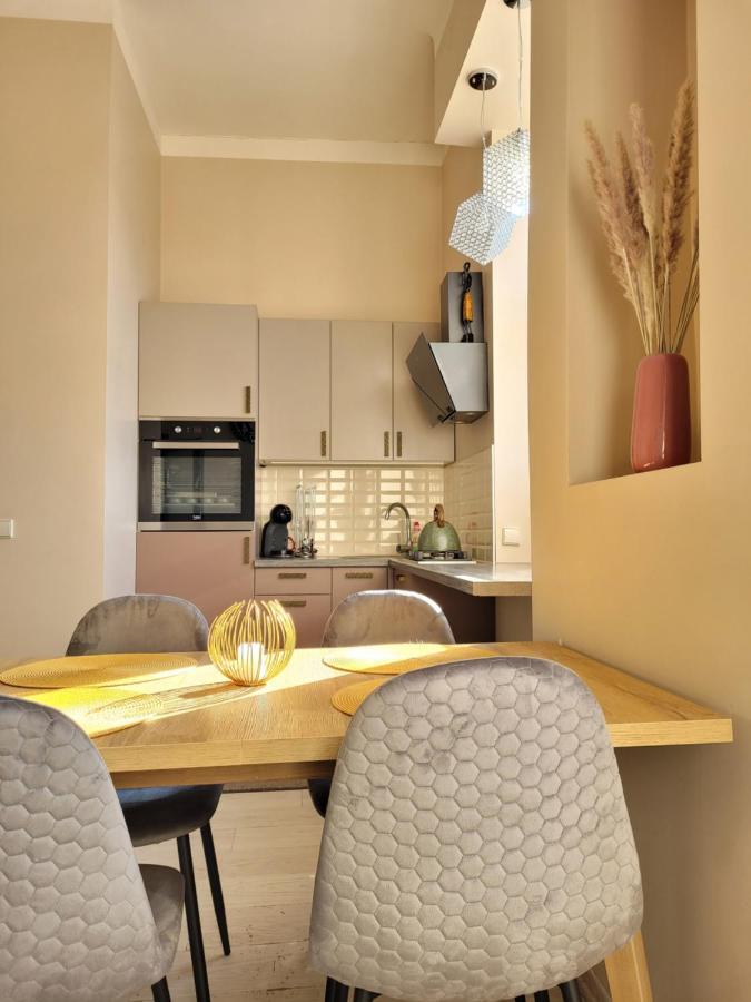 Cozy 2 Room Apartment In The Oldtown Of Klaipėda Exteriör bild